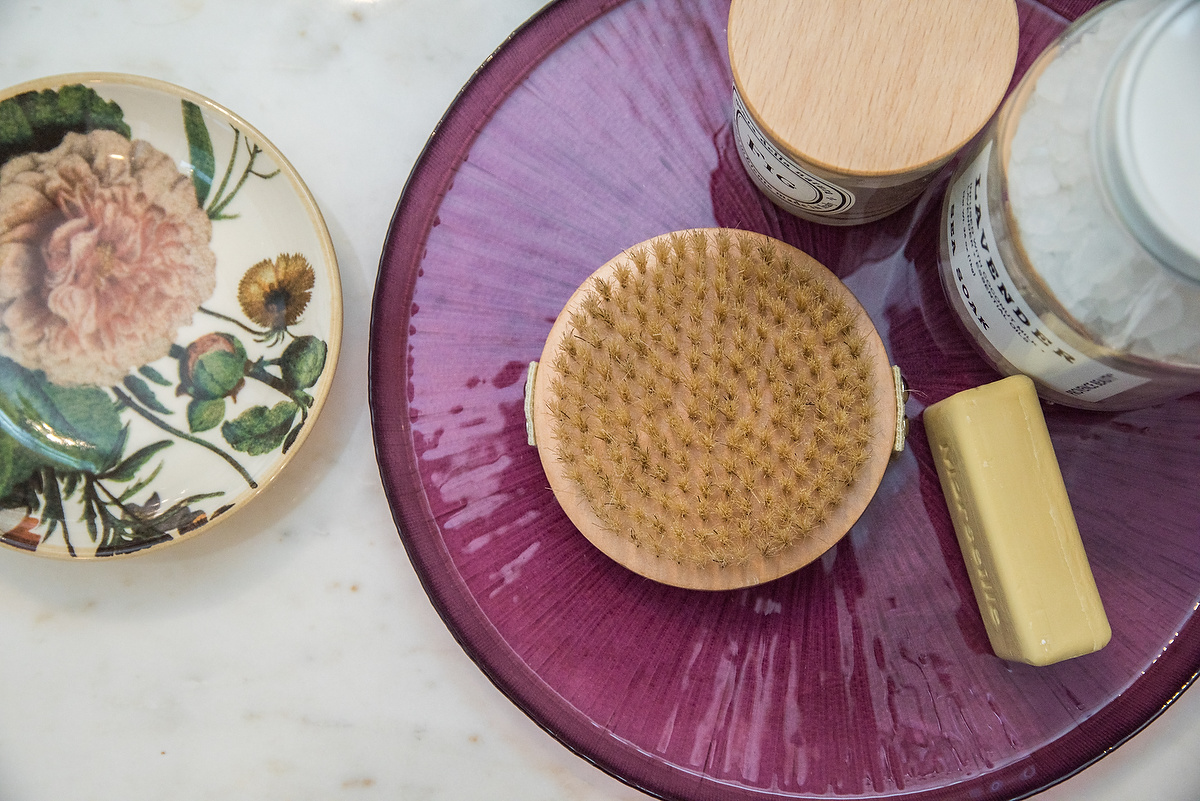 A closeup image of bathroom assorted accessories